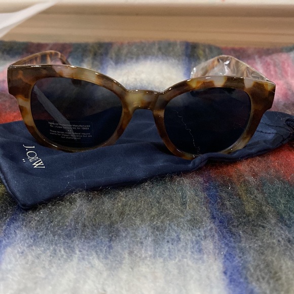 J. Crew Accessories - J. CREW Tortoiseshell Sunglasses 🕶 ~ NWT ~ Fabulous gift 🎁